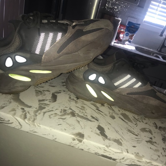 Discount yeezy 700s mauve Discount